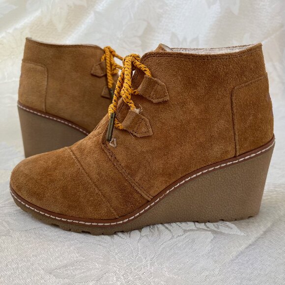 TOMS Shearling Lined Desert Suede Leather Wedge Booties Lace Up Boots 6.5 / 6 - Picture 3 of 16